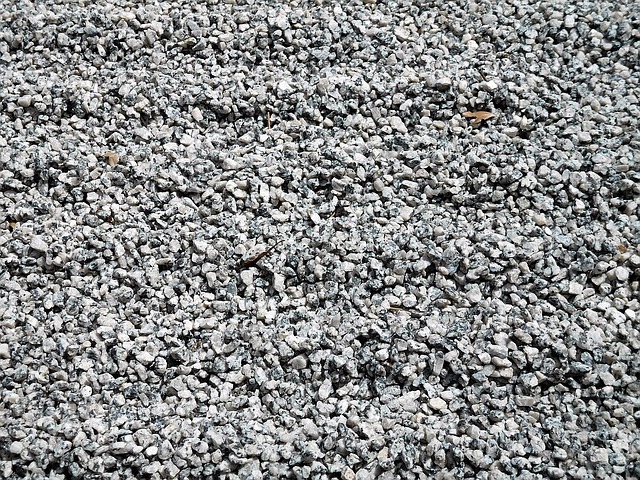 podlaha z jemných kamínků